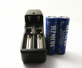 Porcellana AC100-240V si raddoppiano caricabatteria 18650 per la spina degli Stati Uniti UE delle batterie della famiglia fornitore