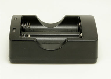 Porcellana 100% ha verificato 4,2 V inserisce il caricabatteria della scanalatura del caricabatteria 2 104*58*38mm fornitore